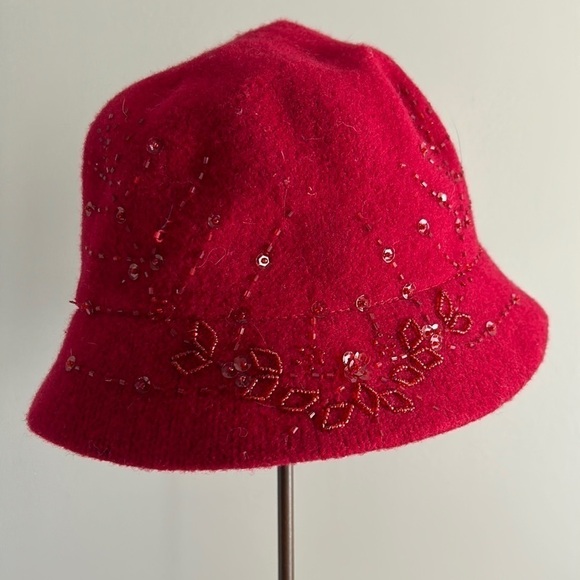 Nine & Co. By Nine West red winter hat with sequins and bead garnish bucket hat - Picture 1 of 11